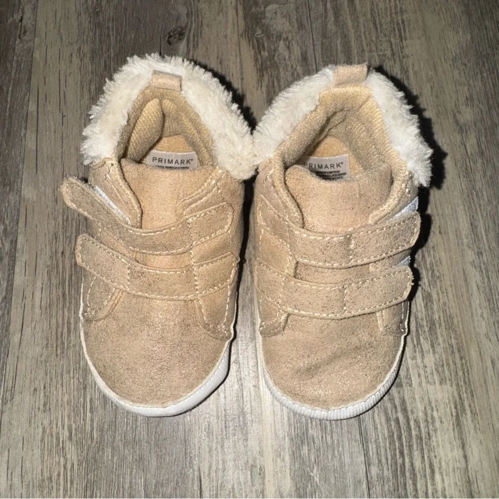 ☀️6/$20☀️ Primark Tan Baby Shoes with Faux Fur